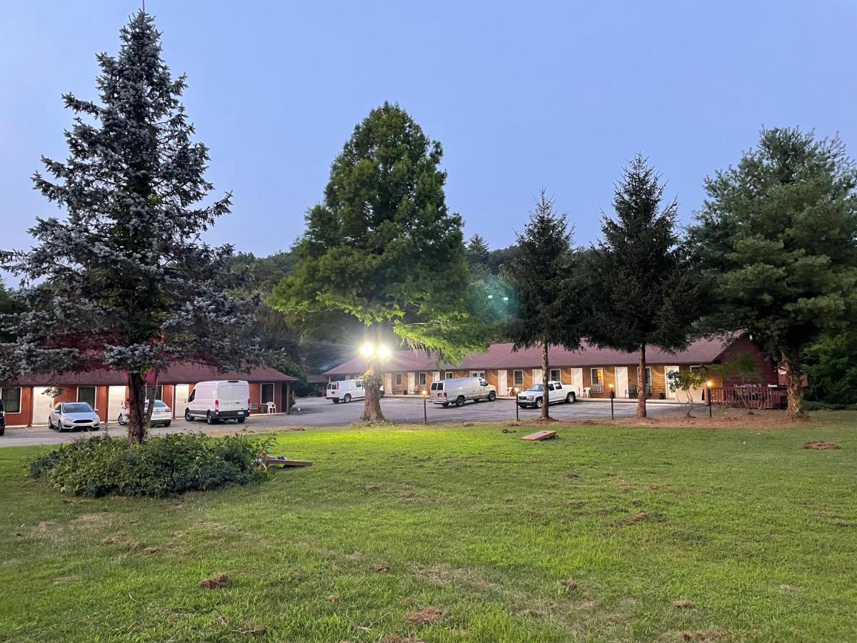 Pine Valley Motel Spruce Pine Eksteriør bilde
